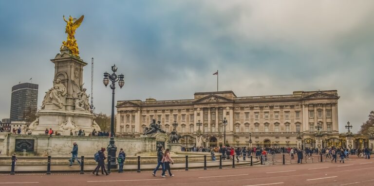 Film tentang kerajaan Inggris - Istana Buckingham
