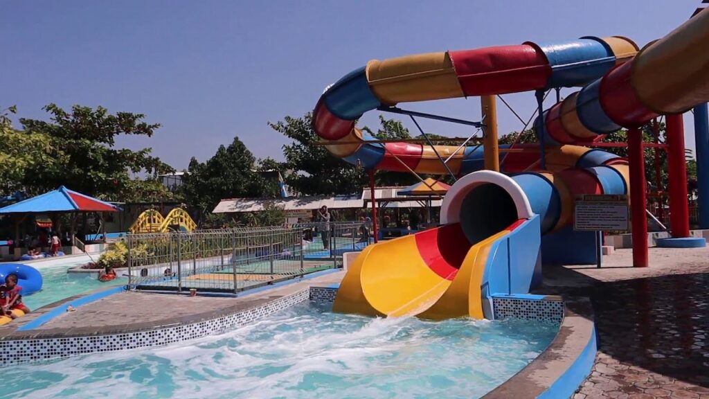6 Rekomendasi Tempat Wisata Cirebon, Dijamin Betah! - Jempol Waterboomcityawsome.com 6 Rekomendasi Tempat Wisata Cirebon, Dijamin Betah! - Jempol Waterboomcityawsome.com