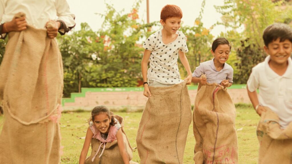 10 Ide Lomba 17 Agustus yang Hemat Biaya untuk Anak-Anak - lomba ibu ibu 10 Ide Lomba 17 Agustus yang Hemat Biaya untuk Anak-Anak - lomba ibu ibu