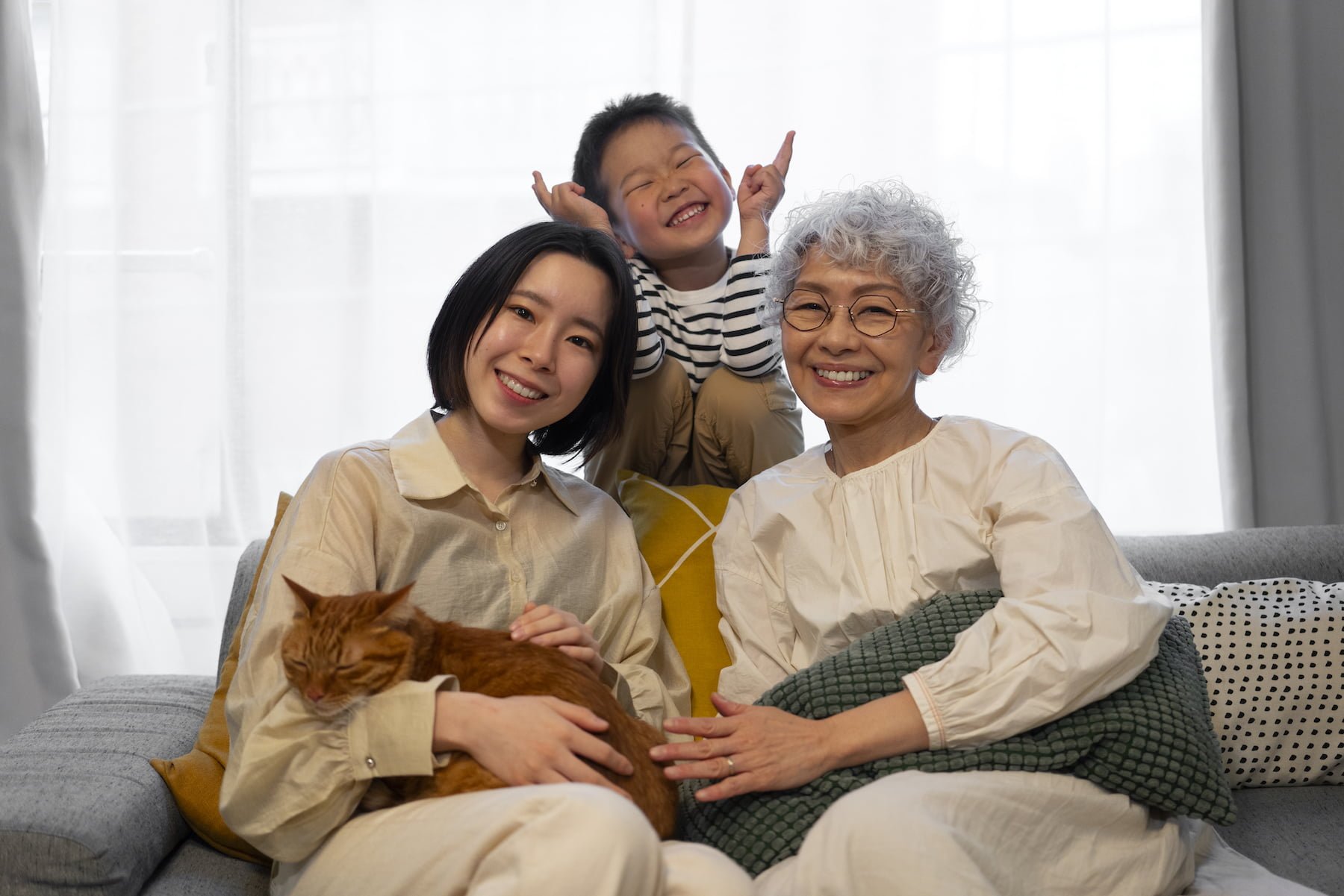 Азиатская семья. Япониия семий. Сиамская семья.