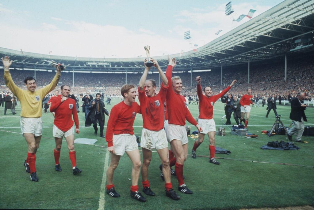 Sir Bobby Charlton Wafat di Usia 86, Berikut Profil Sang Legenda Manchester United dan Timnas Inggris - Sir Bobby Charlton 1966 World Cup Sir Bobby Charlton Wafat di Usia 86, Berikut Profil Sang Legenda Manchester United dan Timnas Inggris - Sir Bobby Charlton 1966 World Cup