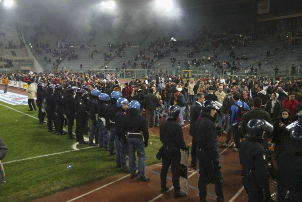 Mengenal Derby della Capitale: Permusuhan Abadi Lazio vs Roma - Kerusuhan Lazio vs AS Roma 2004 Mengenal Derby della Capitale: Permusuhan Abadi Lazio vs Roma - Kerusuhan Lazio vs AS Roma 2004