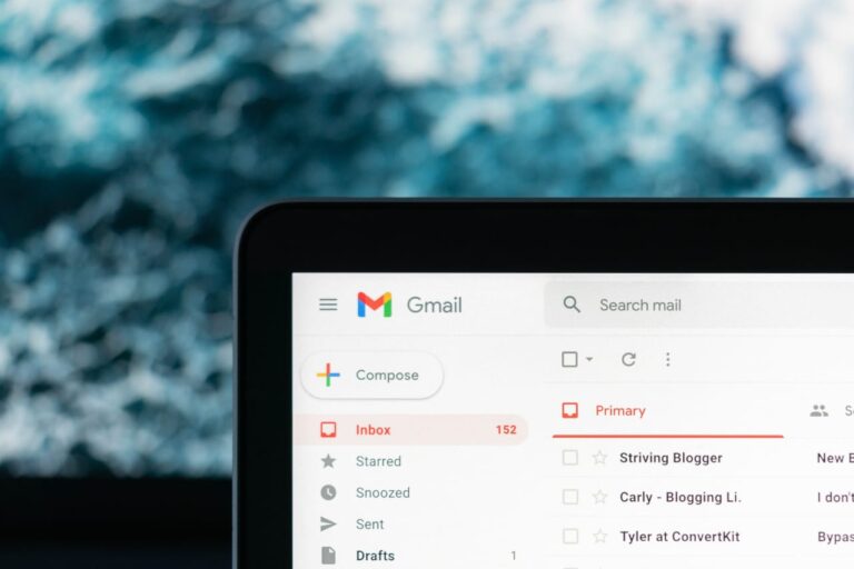 3 Perbedaan Email dan Webmail, Mana yang Cocok Buatmu?
