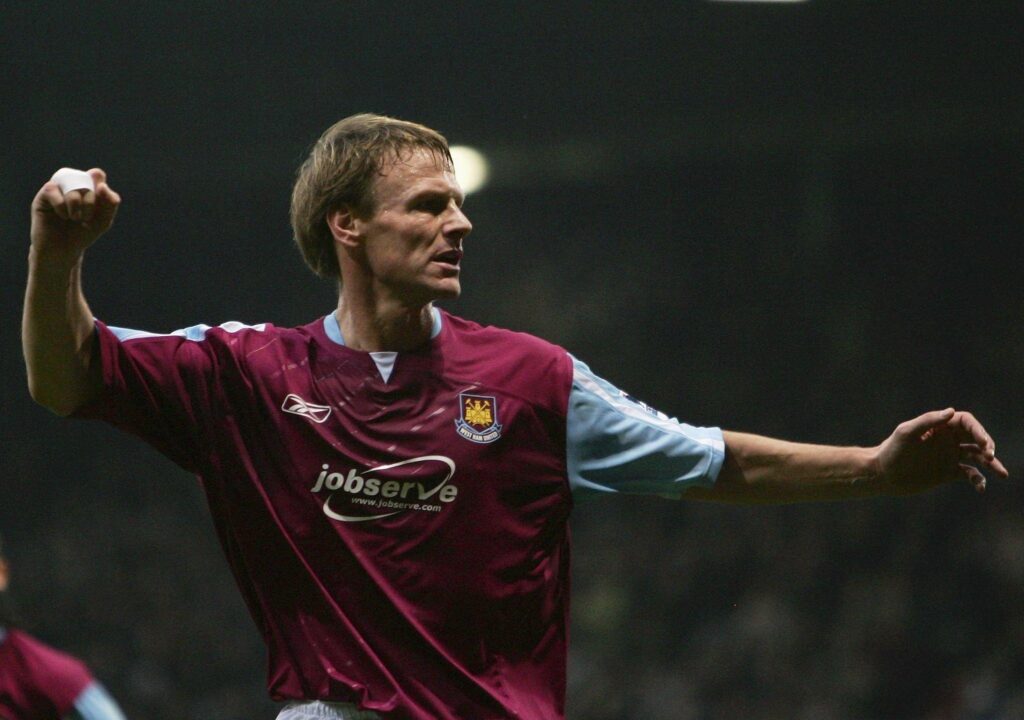 10 Pencetak Gol Tertua di Premier League Sepanjang Masa, Semakin Tua Semakin Jadi - Teddy Sheringham gol vs Portsmouth 10 Pencetak Gol Tertua di Premier League Sepanjang Masa, Semakin Tua Semakin Jadi - Teddy Sheringham gol vs Portsmouth