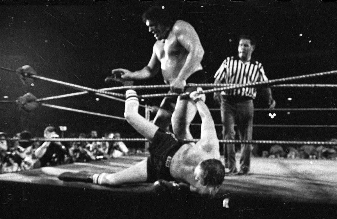 Seorang Pegulat: Sosok Andre Rene Roussimoff si Pemabuk Terhebat di Bumi