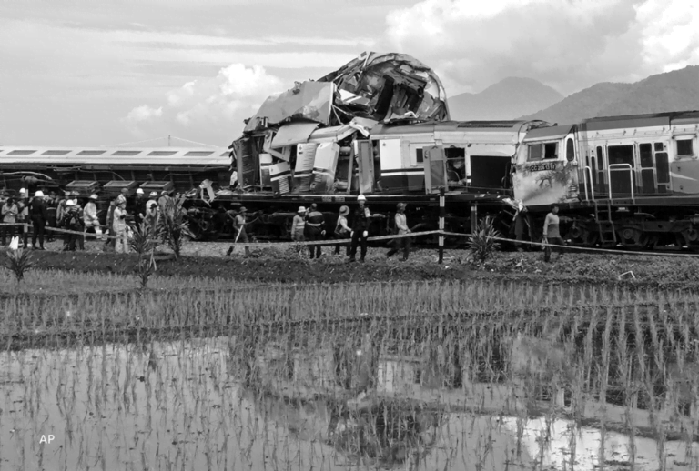 Kecelakaan Kereta Api Terparah di Indonesia