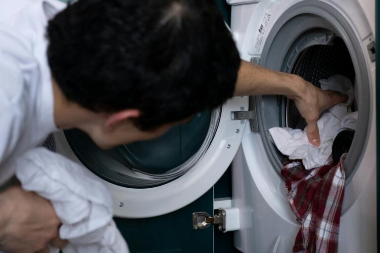 Baju yang Tidak Boleh Dicuci di Mesin Cuci
