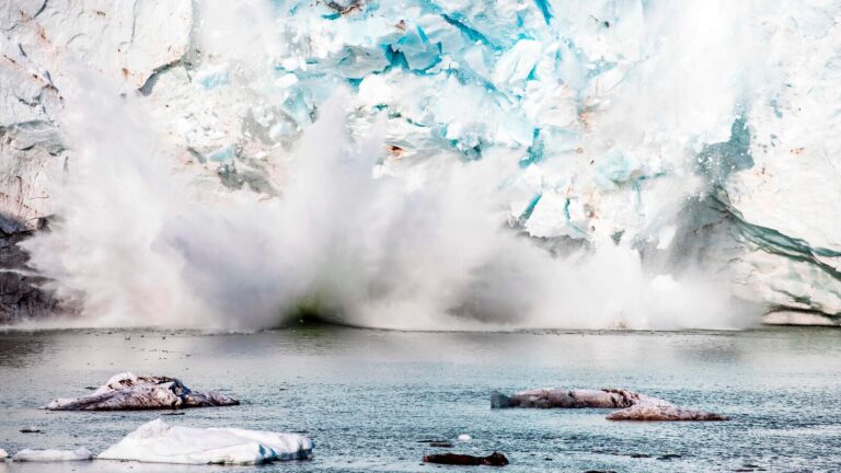 Mencairnya Es di Greenland Karena Perubahan Iklim