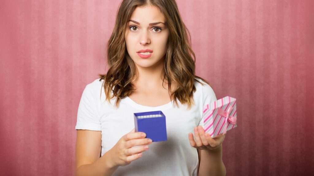 7 Hadiah yang Mungkin Tidak Dihargai Pasangan Anda, Jangan Sampai Keliru - getty 482533824 124566 hadiah yang mungkin tidak dihargai pasangan anda