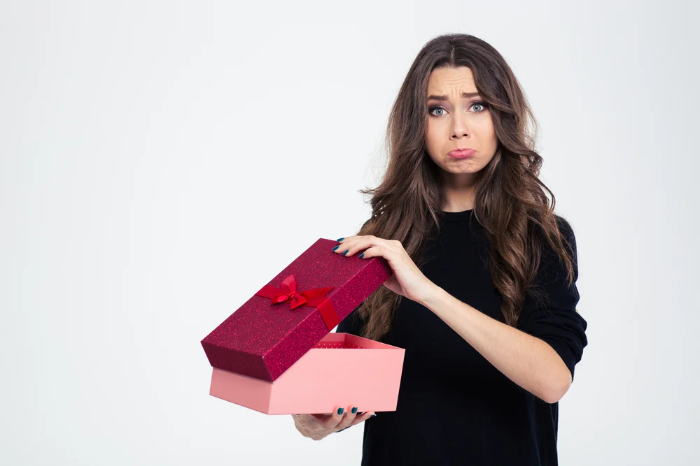 7 Hadiah yang Mungkin Tidak Dihargai Pasangan Anda, Jangan Sampai Keliru - regifting hadiah yang mungkin tidak dihargai pasangan anda