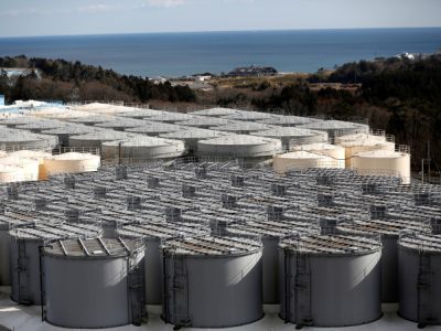 Tangki air yang terkontaminasi menumpuk di dekat Pembangkit Listrik Tenaga Nuklir Fukushima Daiichi [Foto = Reuters Newspim]Tangki penyimpanan air radioaktif terlihat di pembangkit listrik tenaga nuklir Fukushima Daiichi milik Tokyo Electric Power Co (TEPCO) yang lumpuh akibat tsunami di kota Okuma, prefektur Fukushima, Jepang, 18 Februari 2019. Foto diambil 18 Februari 2019. REUTERS/Issei Kato