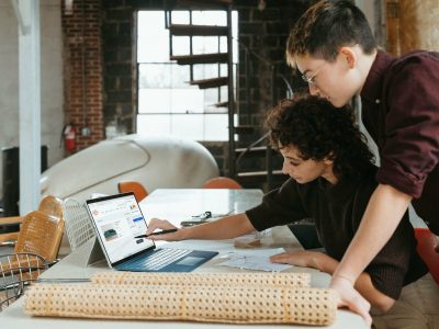 REVIEW APLIKASI NOVELTOON