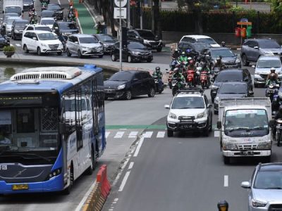 Alasan Kenapa Harus Menggunakan Transportasi Umum Alasan Kenapa Harus Menggunakan Transportasi Umum