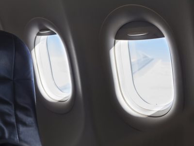 Alasan Mengapa Jendela Pesawat Berbentuk Oval