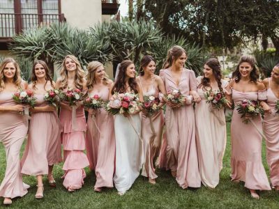 baju ke pesta pernikahan yang simple