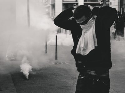 Ilustrasi Kasus penembakan gas air mata di Indonesia