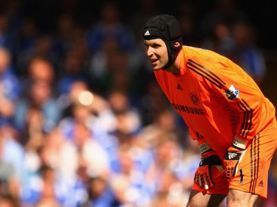 Kenapa Petr Cech Pakai Helm Pelindung