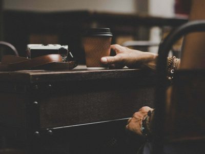 Photo by Candy Treft biaya hidup di singapura