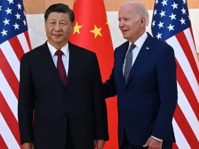 Joe Biden berfoto dengan Xi Jinping di KTT G20 tahun 2022 (getty images)