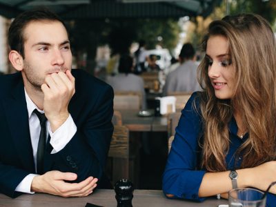 how-to-tell-if-a-shy-guy-likes-you cowok cuek menyukai wanita seperti apa