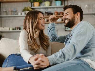 perbedaan pacaran main-main dan serius